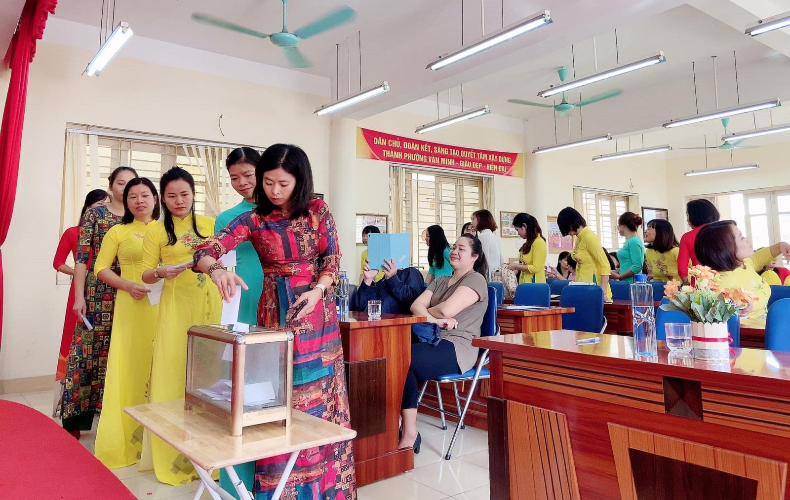 HỘI NGHỊ CÁN BỘ, CÔNG CHỨC, VIÊN CHỨC TRƯỜNG MN CỔ LOA ( NĂM HỌC 2020-2021 )