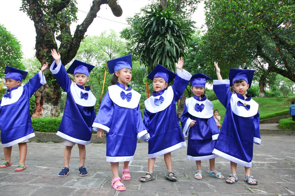 LẾ DÂNG HƯƠNG CỦA KHỐI MẪU GIÁO LỚN ( 5-6 TUỔI) - TRƯỜNG MẦM NON CỔ LOA - TẠI ĐỀN CỔ LOA