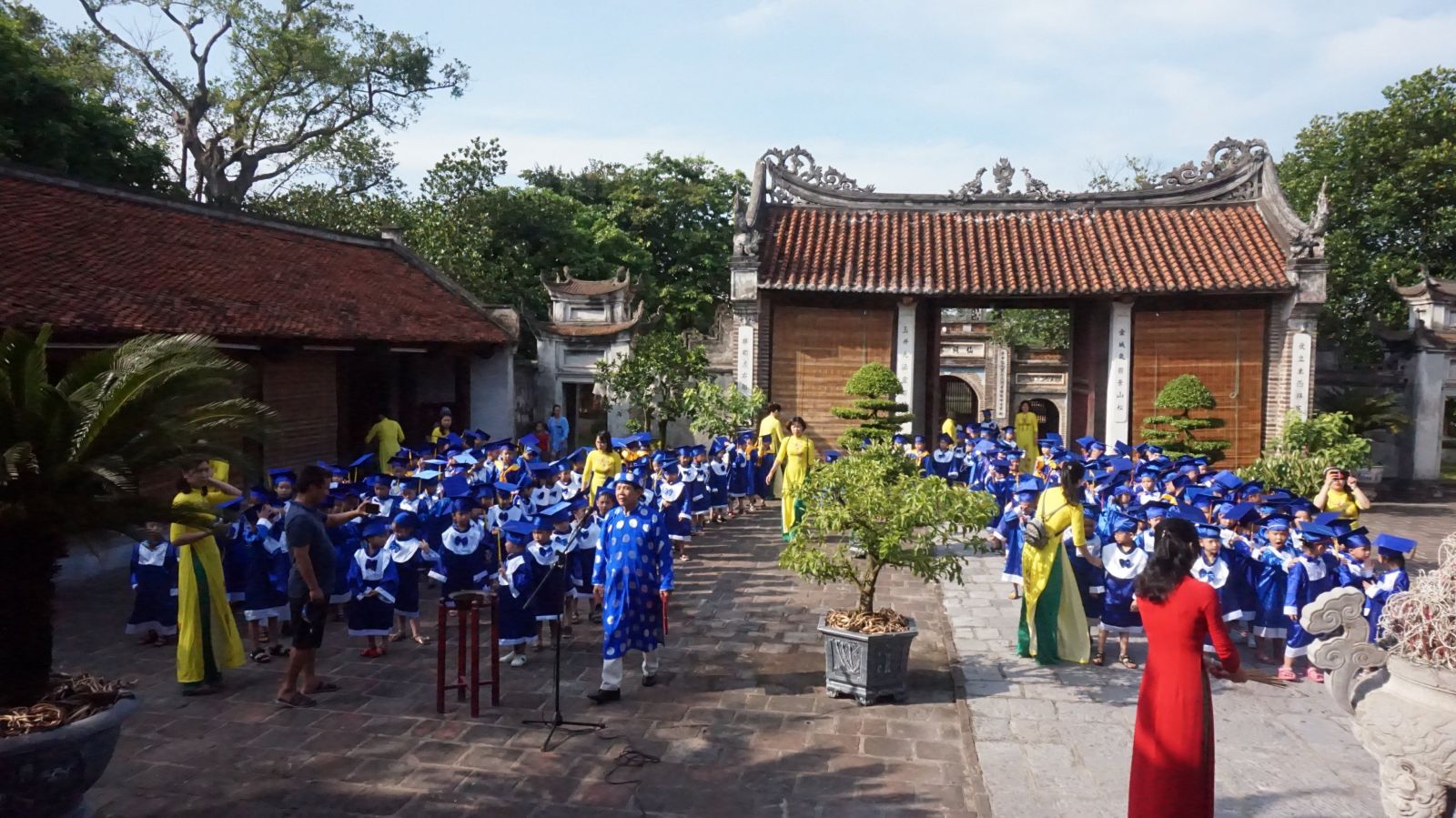 LẾ DÂNG HƯƠNG CỦA KHỐI MẪU GIÁO LỚN ( 5-6 TUỔI) - TRƯỜNG MẦM NON CỔ LOA - TẠI ĐỀN CỔ LOA