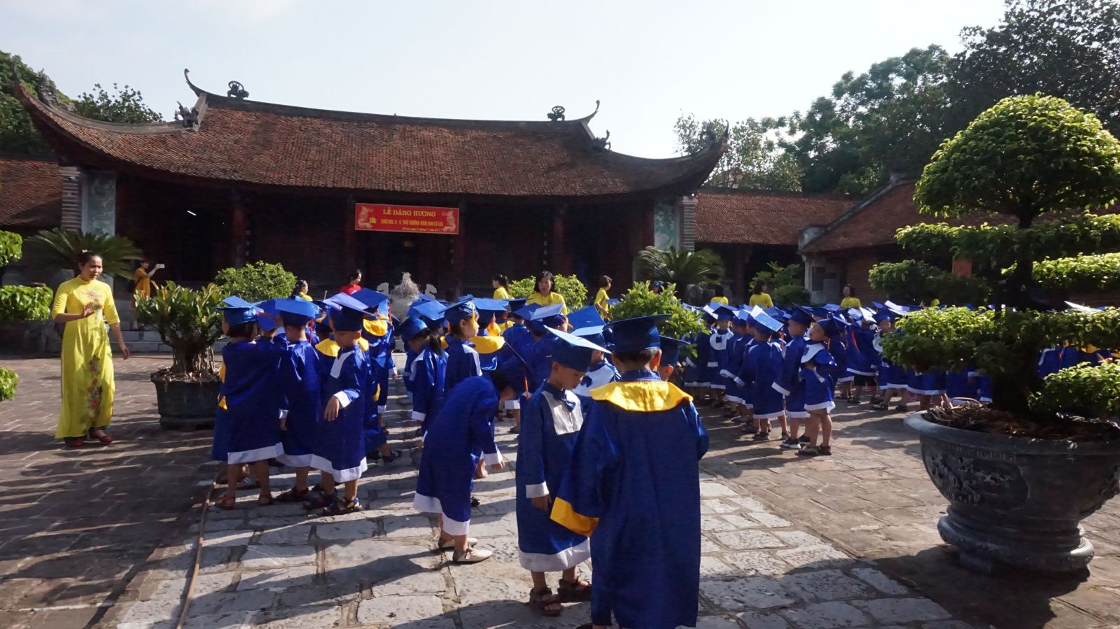 LẾ DÂNG HƯƠNG CỦA KHỐI MẪU GIÁO LỚN ( 5-6 TUỔI) - TRƯỜNG MẦM NON CỔ LOA - TẠI ĐỀN CỔ LOA