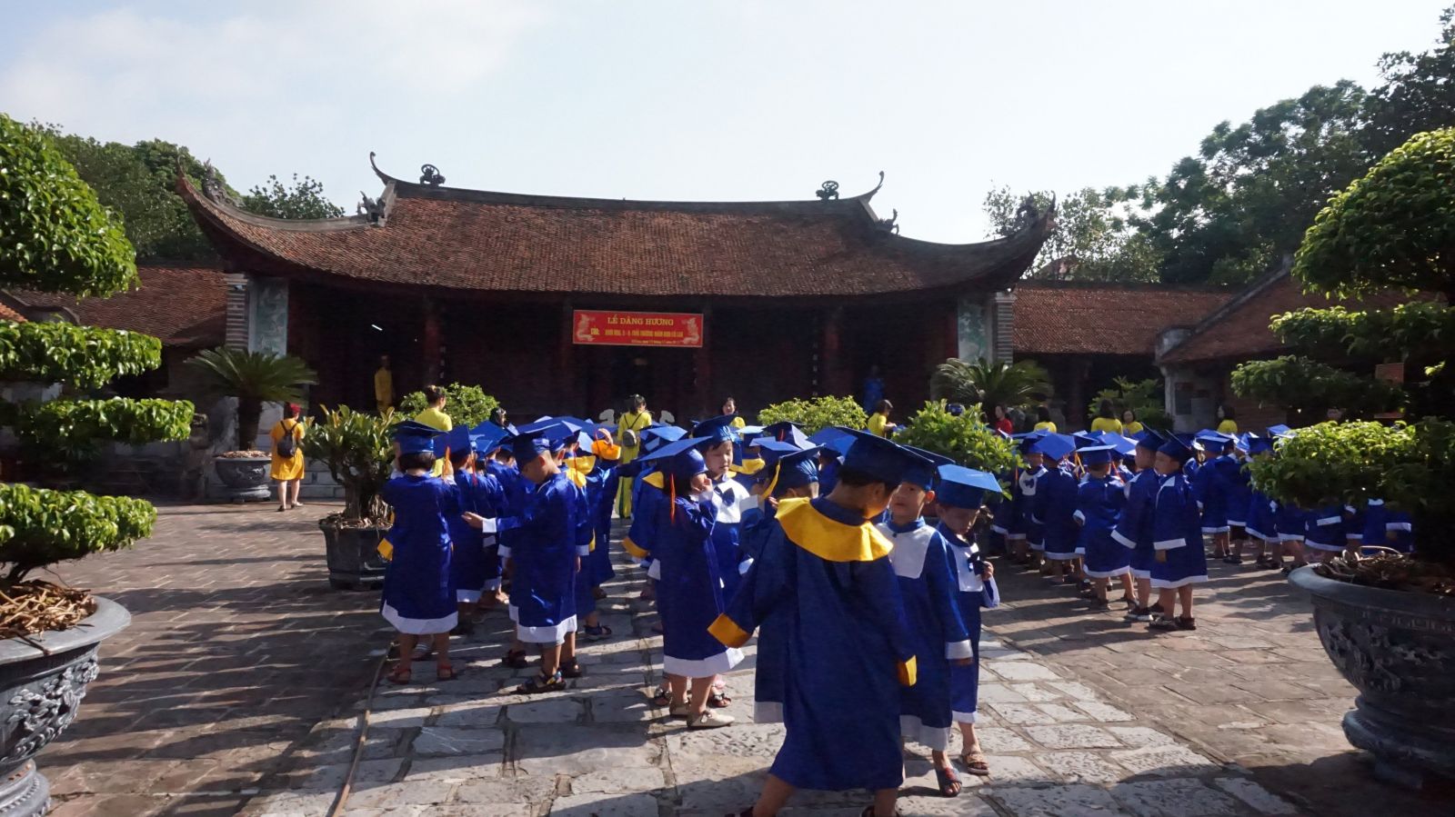 LẾ DÂNG HƯƠNG CỦA KHỐI MẪU GIÁO LỚN ( 5-6 TUỔI) - TRƯỜNG MẦM NON CỔ LOA - TẠI ĐỀN CỔ LOA