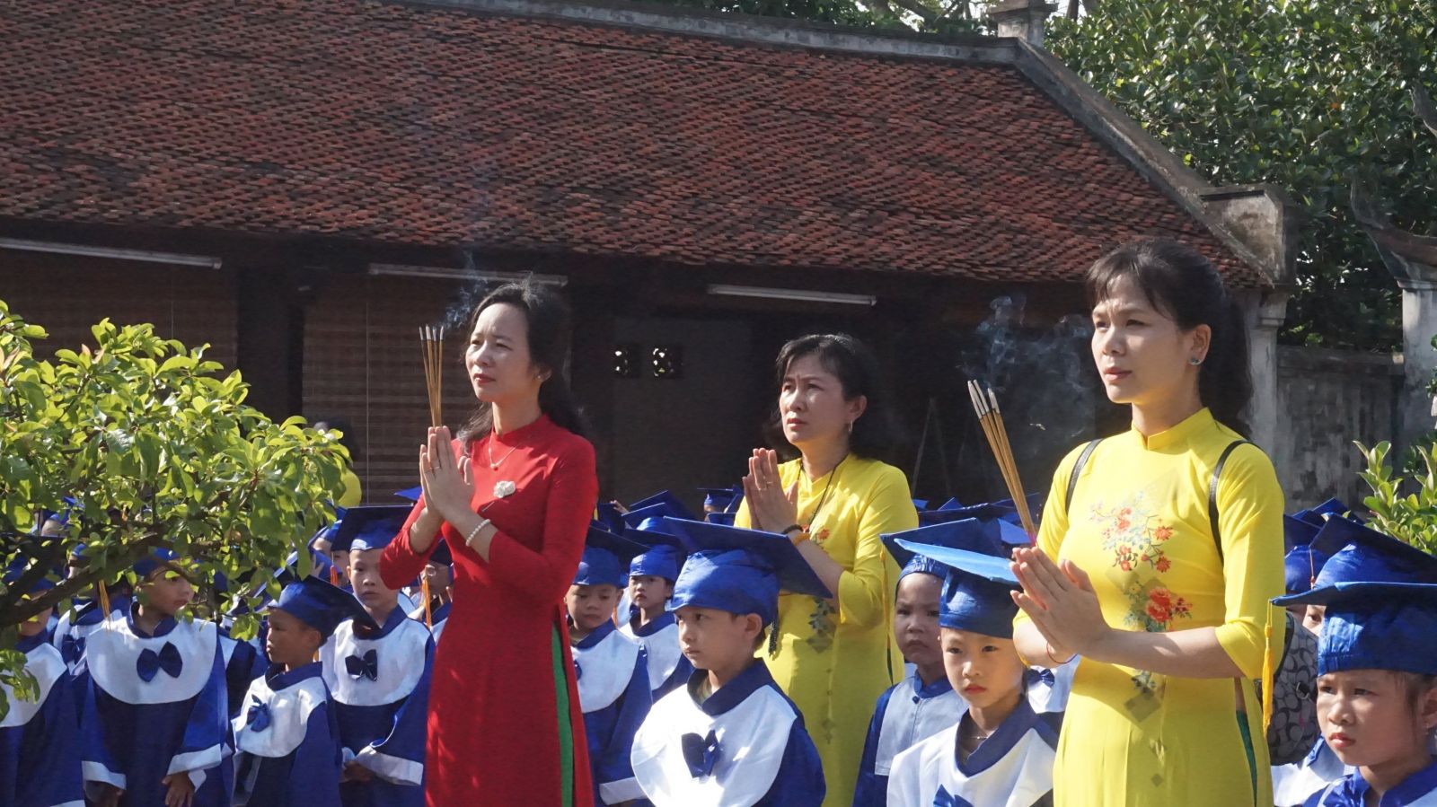 LẾ DÂNG HƯƠNG CỦA KHỐI MẪU GIÁO LỚN ( 5-6 TUỔI) - TRƯỜNG MẦM NON CỔ LOA - TẠI ĐỀN CỔ LOA