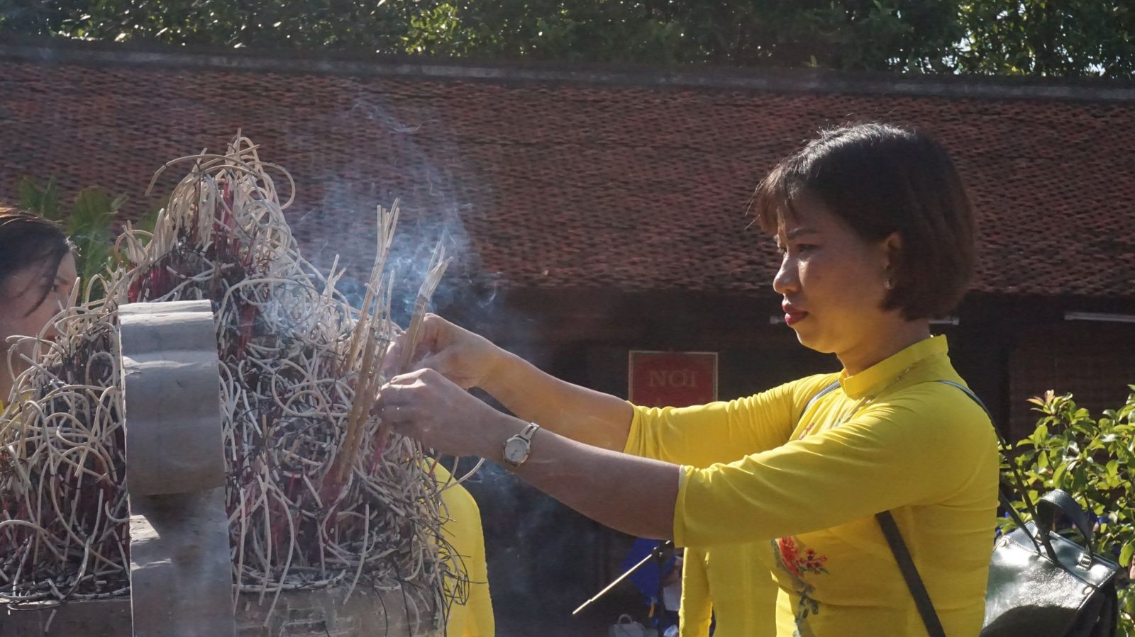 LẾ DÂNG HƯƠNG CỦA KHỐI MẪU GIÁO LỚN ( 5-6 TUỔI) - TRƯỜNG MẦM NON CỔ LOA - TẠI ĐỀN CỔ LOA