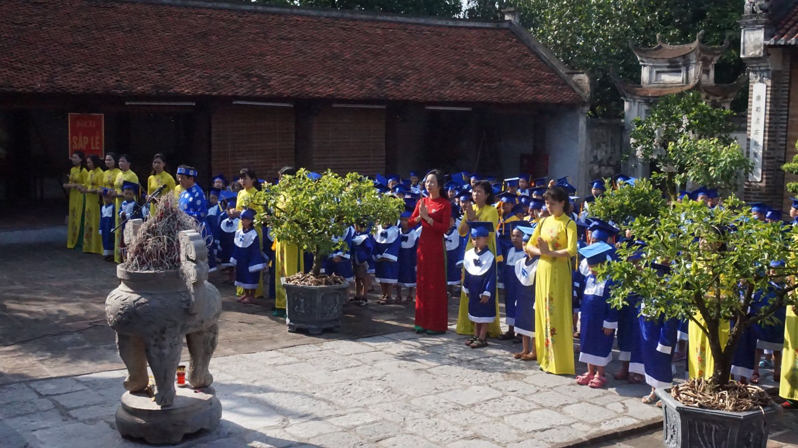 LẾ DÂNG HƯƠNG CỦA KHỐI MẪU GIÁO LỚN ( 5-6 TUỔI) - TRƯỜNG MẦM NON CỔ LOA - TẠI ĐỀN CỔ LOA