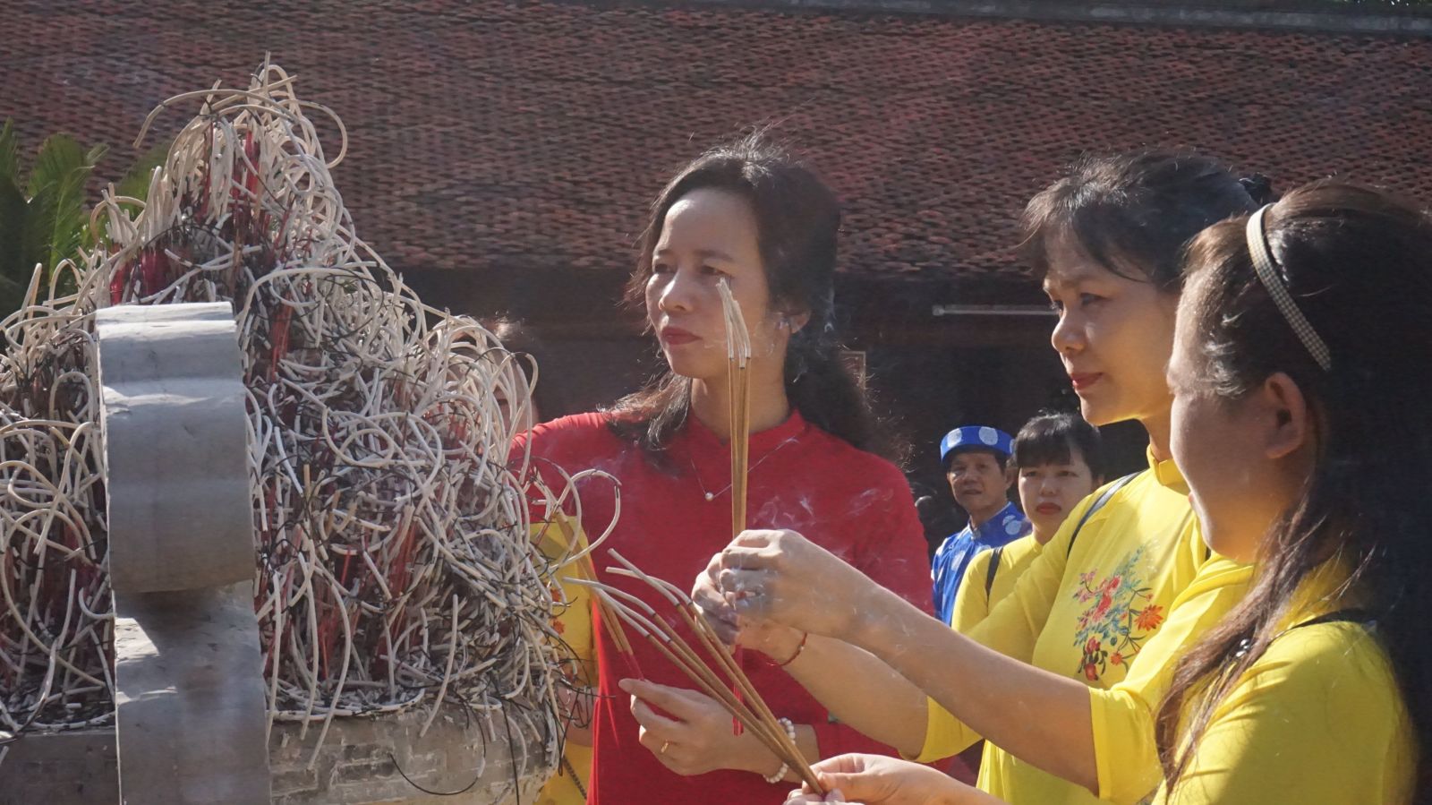 LẾ DÂNG HƯƠNG CỦA KHỐI MẪU GIÁO LỚN ( 5-6 TUỔI) - TRƯỜNG MẦM NON CỔ LOA - TẠI ĐỀN CỔ LOA