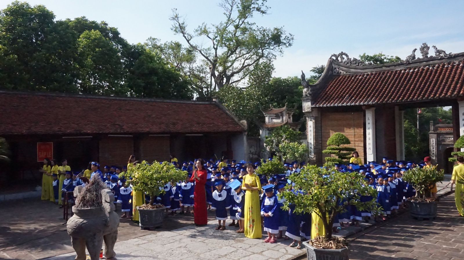LẾ DÂNG HƯƠNG CỦA KHỐI MẪU GIÁO LỚN ( 5-6 TUỔI) - TRƯỜNG MẦM NON CỔ LOA - TẠI ĐỀN CỔ LOA