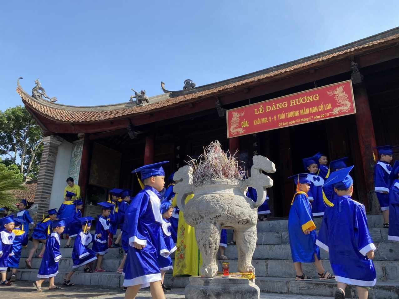 LẾ DÂNG HƯƠNG CỦA KHỐI MẪU GIÁO LỚN ( 5-6 TUỔI) - TRƯỜNG MẦM NON CỔ LOA - TẠI ĐỀN CỔ LOA