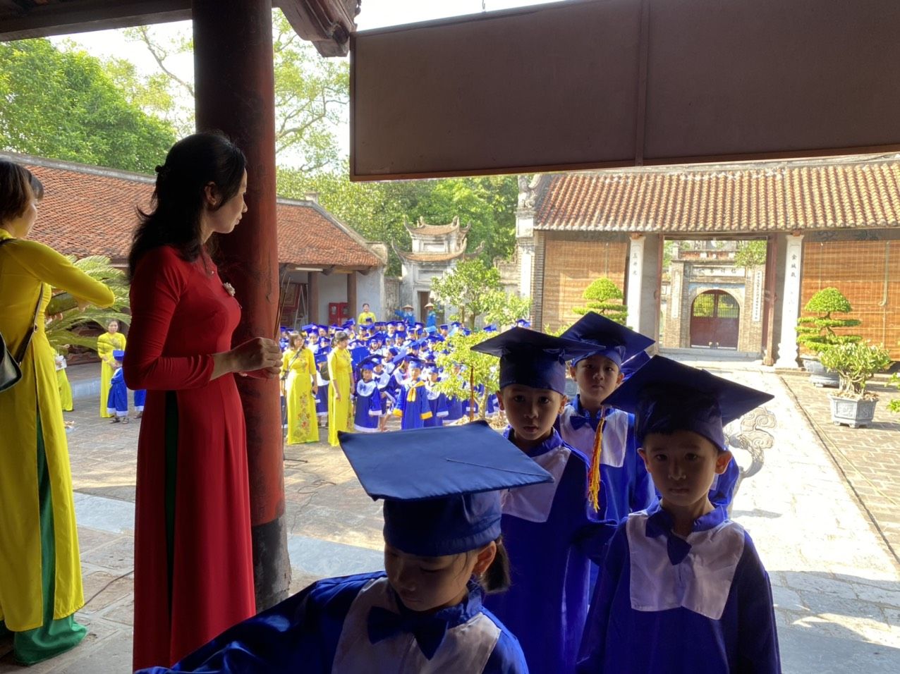 LẾ DÂNG HƯƠNG CỦA KHỐI MẪU GIÁO LỚN ( 5-6 TUỔI) - TRƯỜNG MẦM NON CỔ LOA - TẠI ĐỀN CỔ LOA