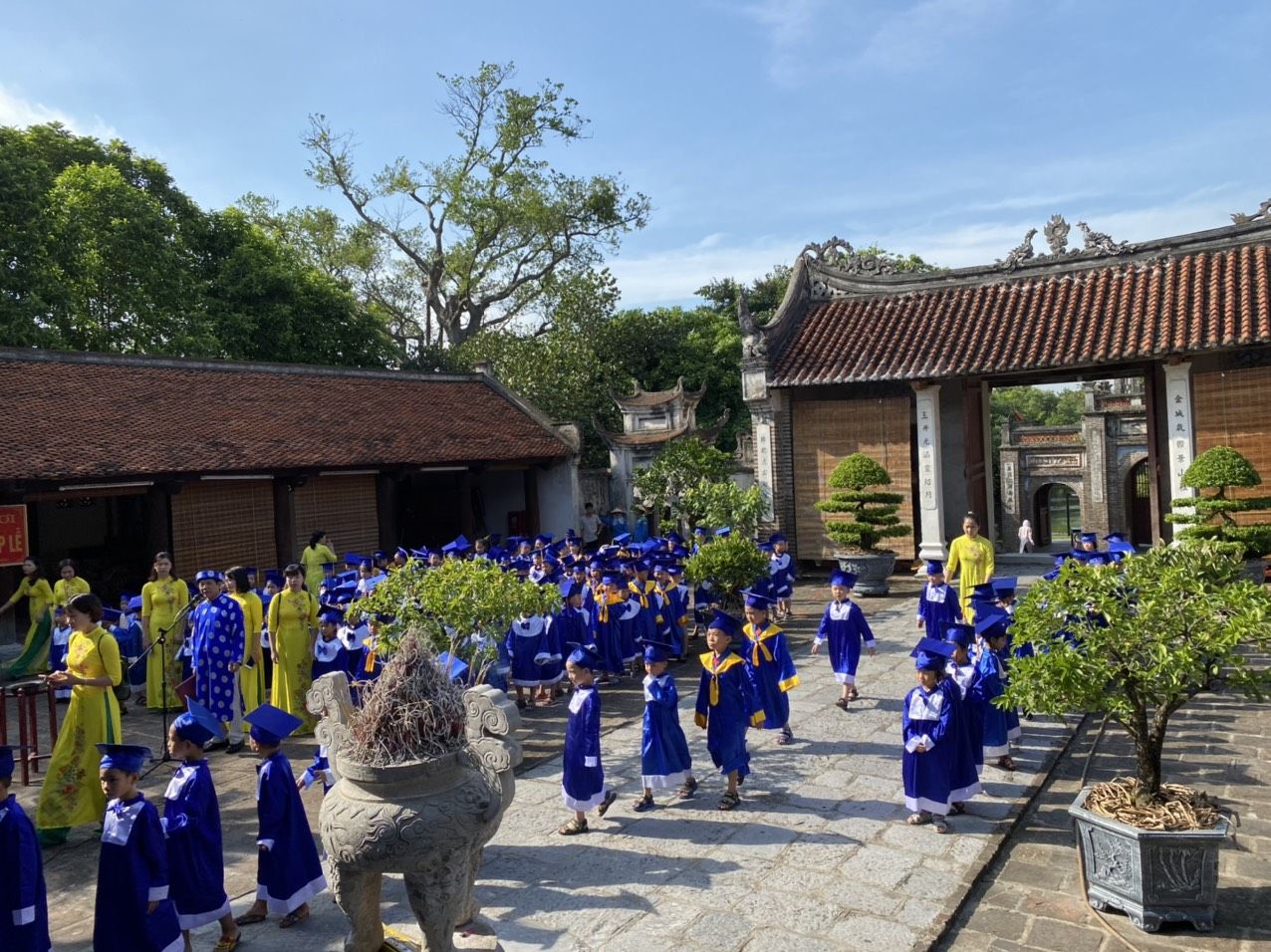 LẾ DÂNG HƯƠNG CỦA KHỐI MẪU GIÁO LỚN ( 5-6 TUỔI) - TRƯỜNG MẦM NON CỔ LOA - TẠI ĐỀN CỔ LOA