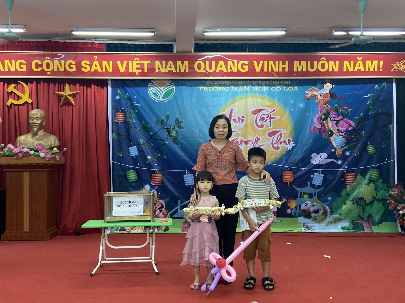 MÙA TRĂNG KỈ NIỆM ( LỄ TRAO QUÀ KHUYẾN HỌC VÀ VUI TRUNG THU CỦA CON CB-GV-NV TRƯỜNG MN CỔ LOA)