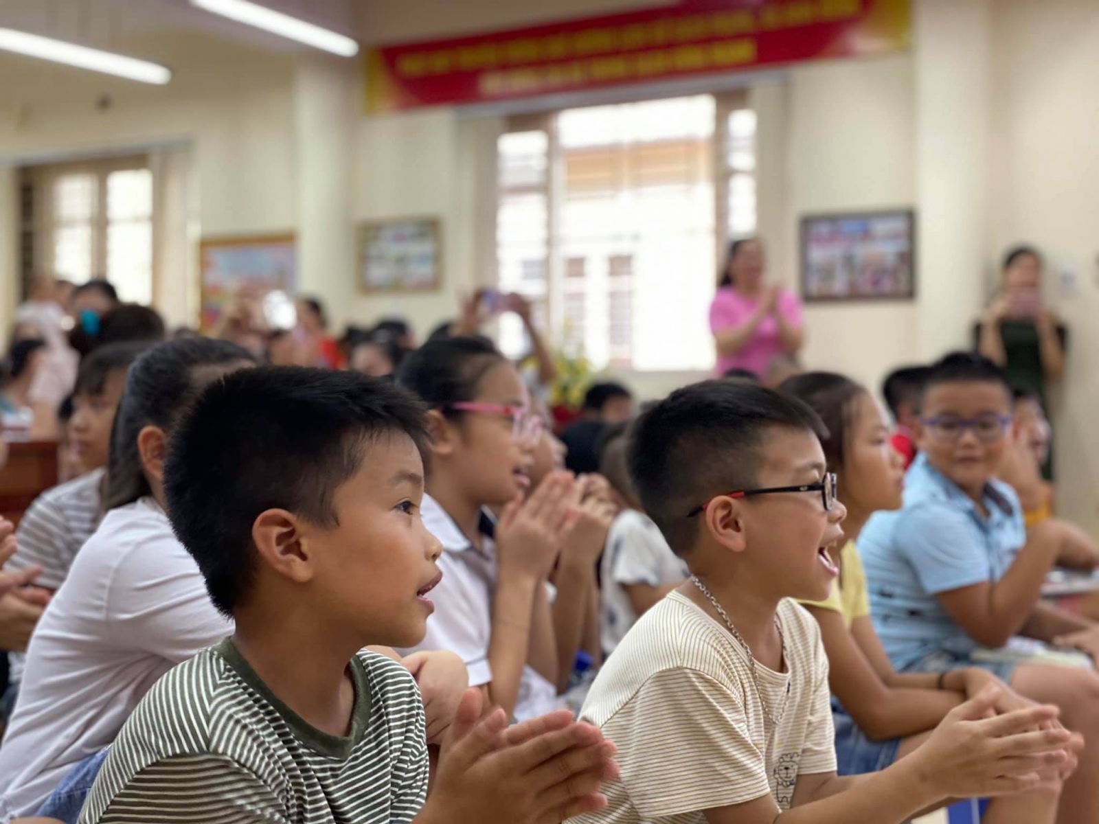 MÙA TRĂNG KỈ NIỆM ( LỄ TRAO QUÀ KHUYẾN HỌC VÀ VUI TRUNG THU CỦA CON CB-GV-NV TRƯỜNG MN CỔ LOA)