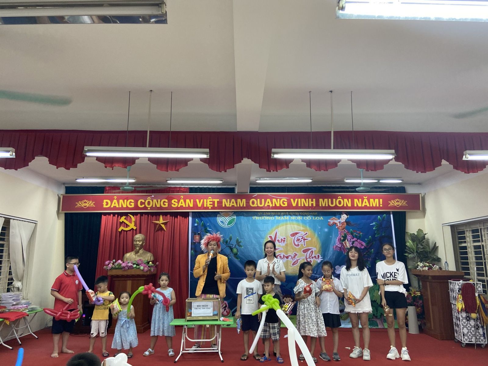 MÙA TRĂNG KỈ NIỆM ( LỄ TRAO QUÀ KHUYẾN HỌC VÀ VUI TRUNG THU CỦA CON CB-GV-NV TRƯỜNG MN CỔ LOA)