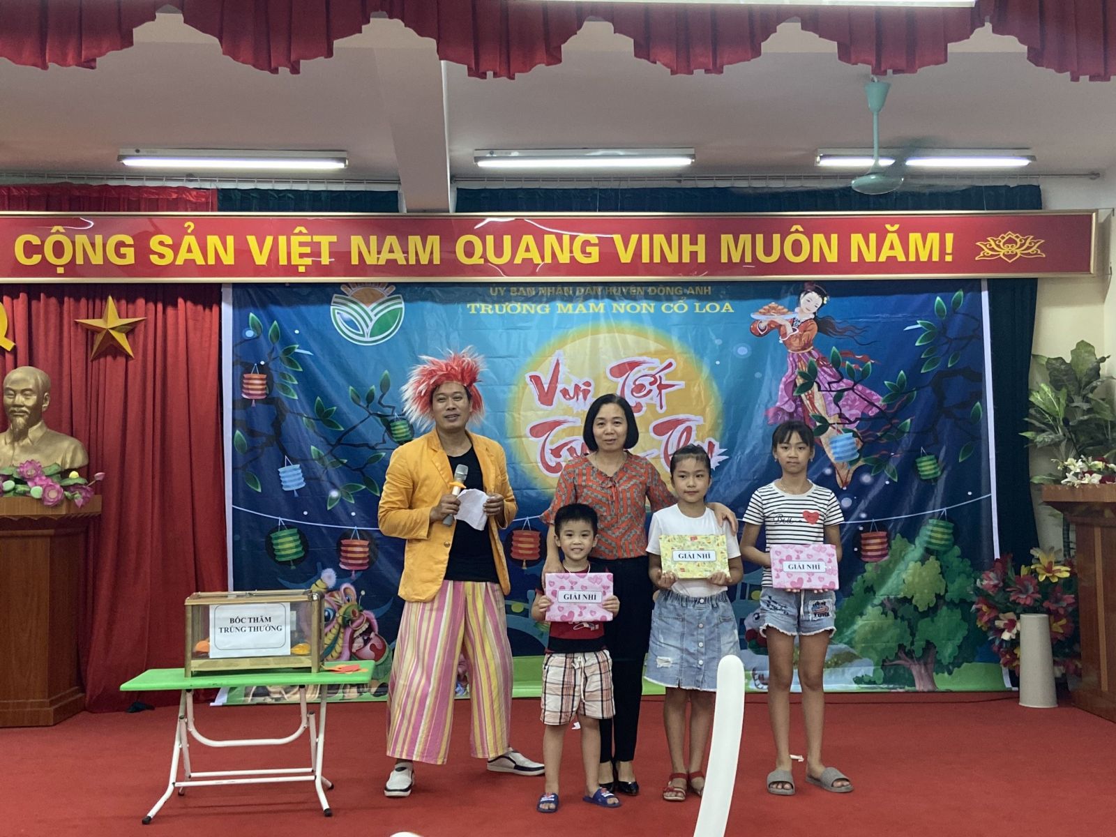 MÙA TRĂNG KỈ NIỆM ( LỄ TRAO QUÀ KHUYẾN HỌC VÀ VUI TRUNG THU CỦA CON CB-GV-NV TRƯỜNG MN CỔ LOA)