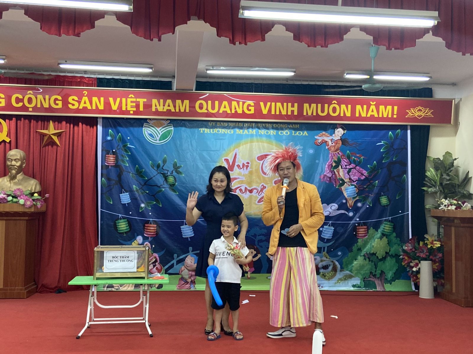 MÙA TRĂNG KỈ NIỆM ( LỄ TRAO QUÀ KHUYẾN HỌC VÀ VUI TRUNG THU CỦA CON CB-GV-NV TRƯỜNG MN CỔ LOA)