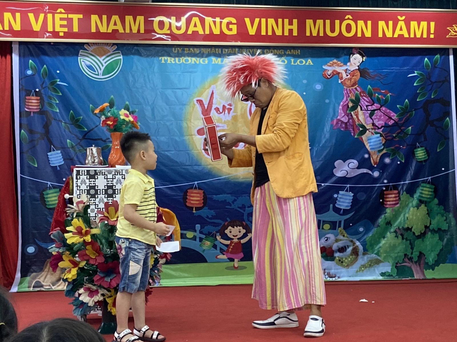 MÙA TRĂNG KỈ NIỆM ( LỄ TRAO QUÀ KHUYẾN HỌC VÀ VUI TRUNG THU CỦA CON CB-GV-NV TRƯỜNG MN CỔ LOA)