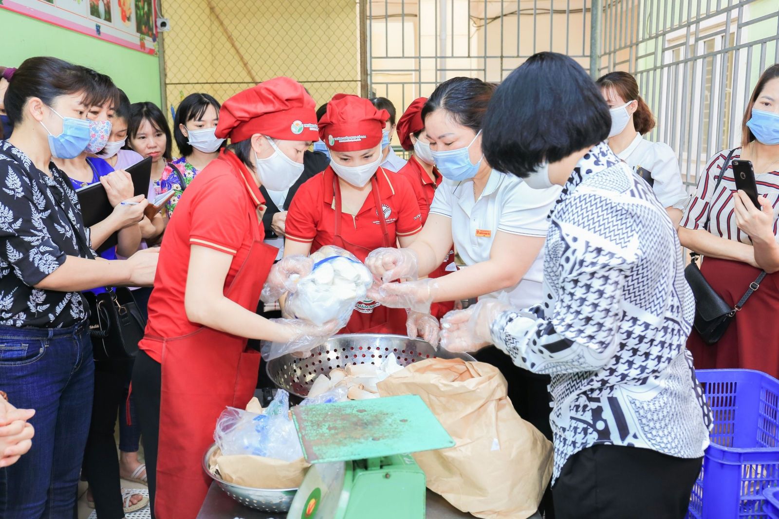 TRƯỜNG MẦM NON CỔ LOA TỔ CHỨC KIẾN TẬP HUYỆN CHUYÊN ĐỀ “ ĐỔI MỚI HÌNH THỨC TỔ CHỨC TRONG HOẠT ĐỘNG  PHÁT TRIỂN THẨM MỸ VÀ CÔNG TÁC CHĂM SÓC NUÔI DƯỠNG ” NĂM HỌC 2020-2021