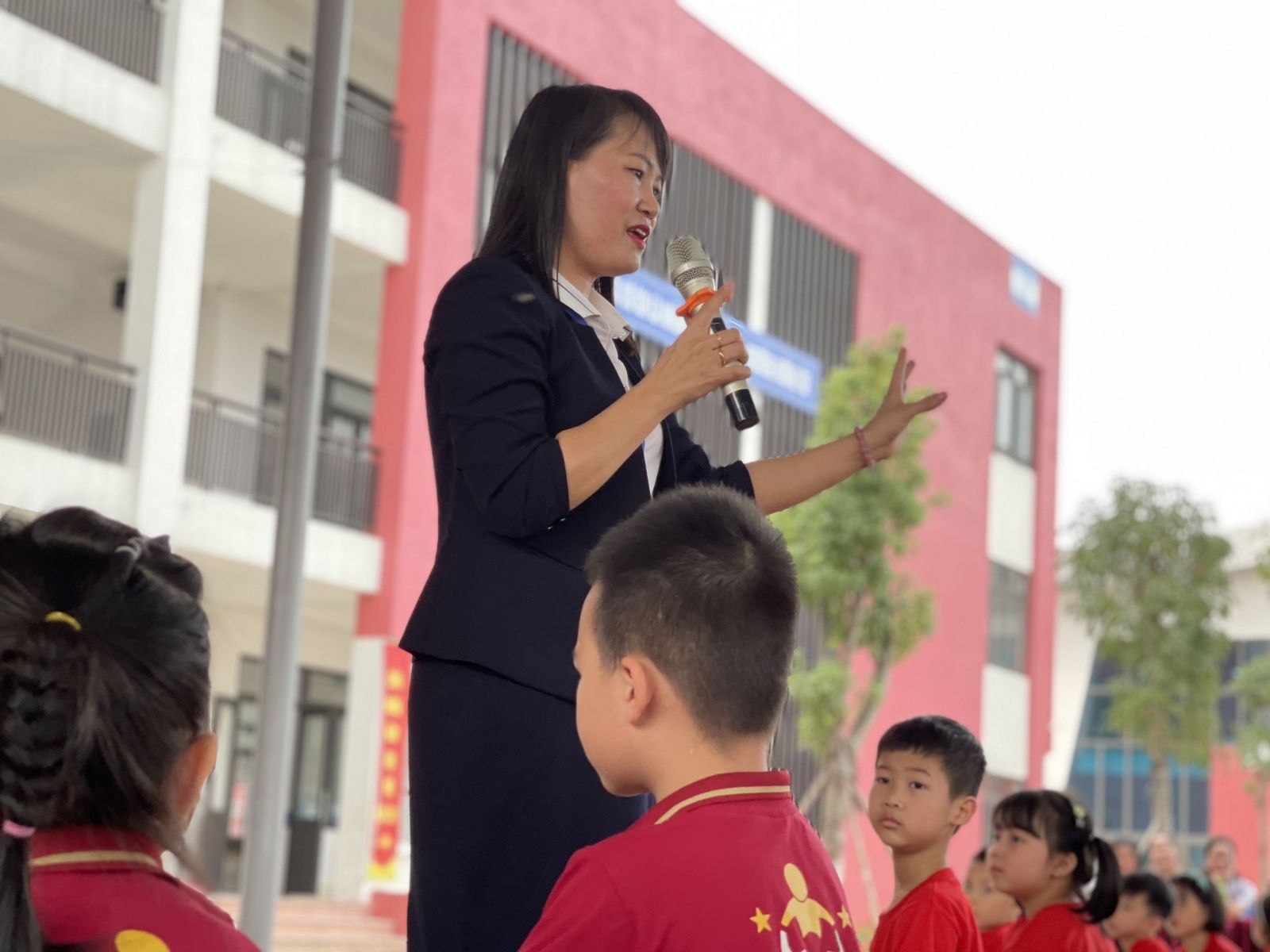 HOẠT ĐỘNG TRẢI NGHIỆM “ HÀNH TRANG CHO BÉ VÀO LỚP 1”