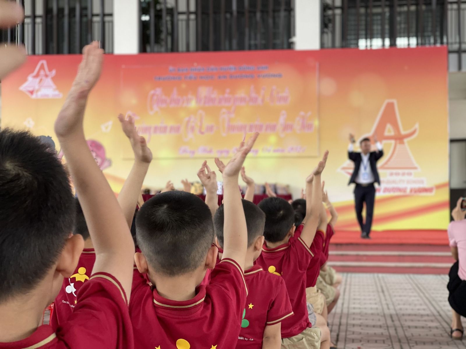 HOẠT ĐỘNG TRẢI NGHIỆM “ HÀNH TRANG CHO BÉ VÀO LỚP 1”