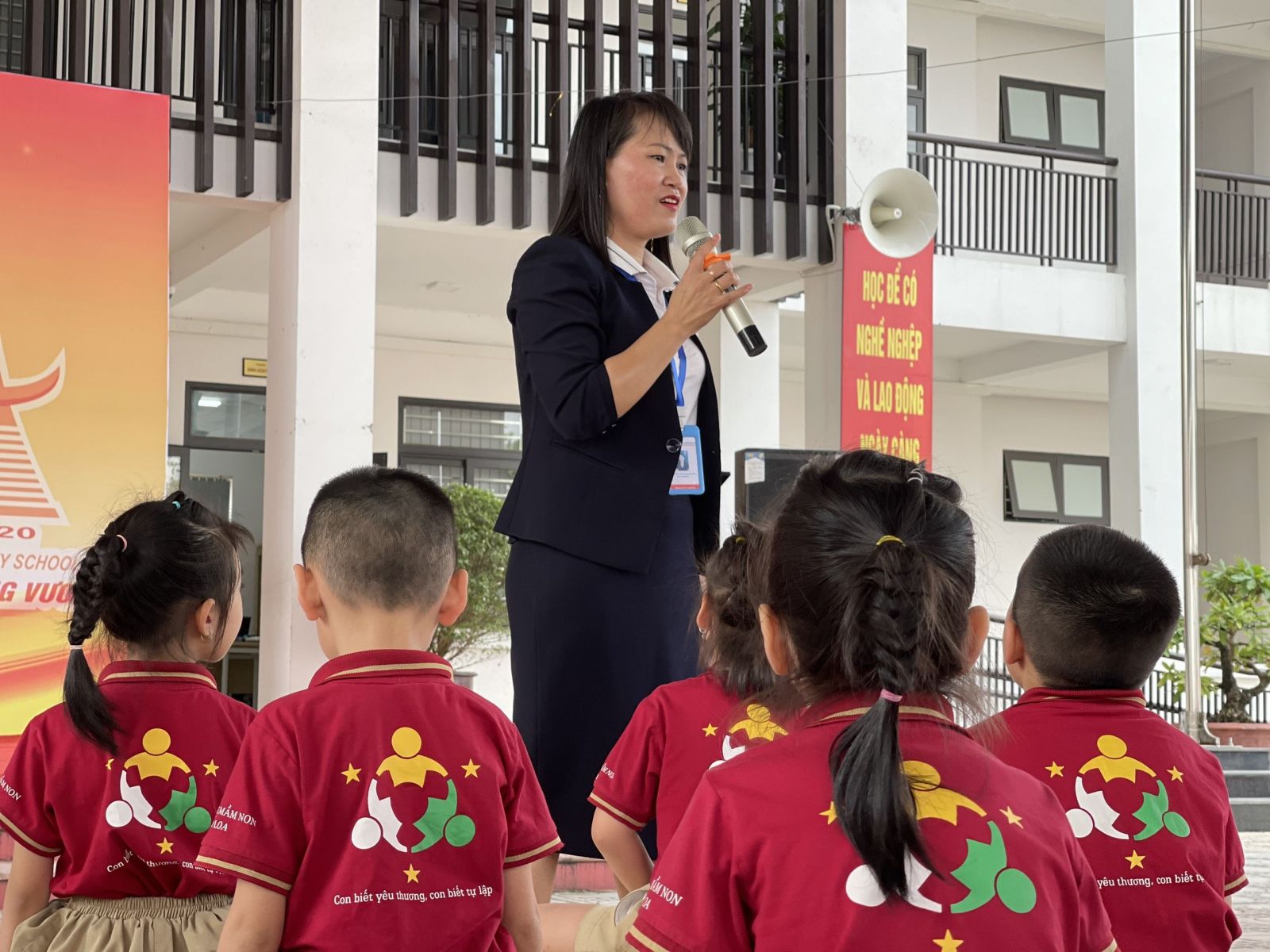 HOẠT ĐỘNG TRẢI NGHIỆM “ HÀNH TRANG CHO BÉ VÀO LỚP 1”