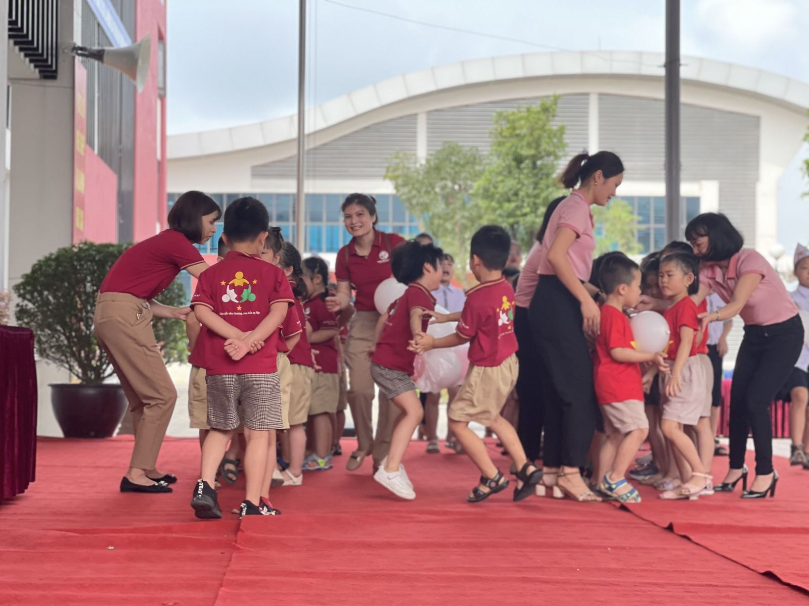 HOẠT ĐỘNG TRẢI NGHIỆM “ HÀNH TRANG CHO BÉ VÀO LỚP 1”