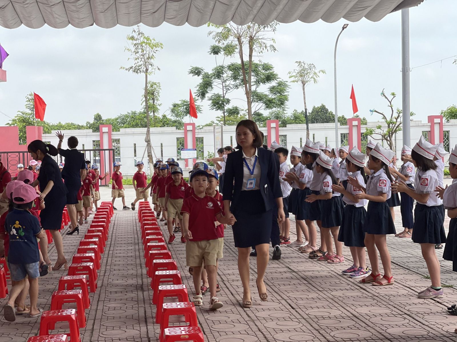 HOẠT ĐỘNG TRẢI NGHIỆM “ HÀNH TRANG CHO BÉ VÀO LỚP 1”
