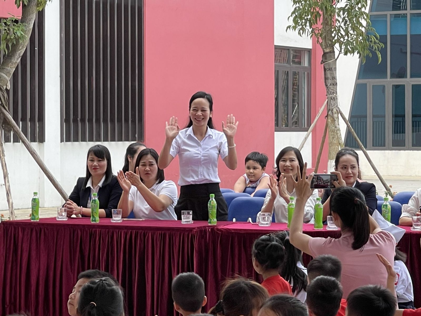 HOẠT ĐỘNG TRẢI NGHIỆM “ HÀNH TRANG CHO BÉ VÀO LỚP 1”