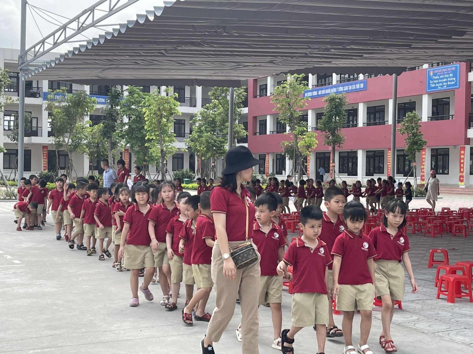 HOẠT ĐỘNG TRẢI NGHIỆM “ HÀNH TRANG CHO BÉ VÀO LỚP 1”