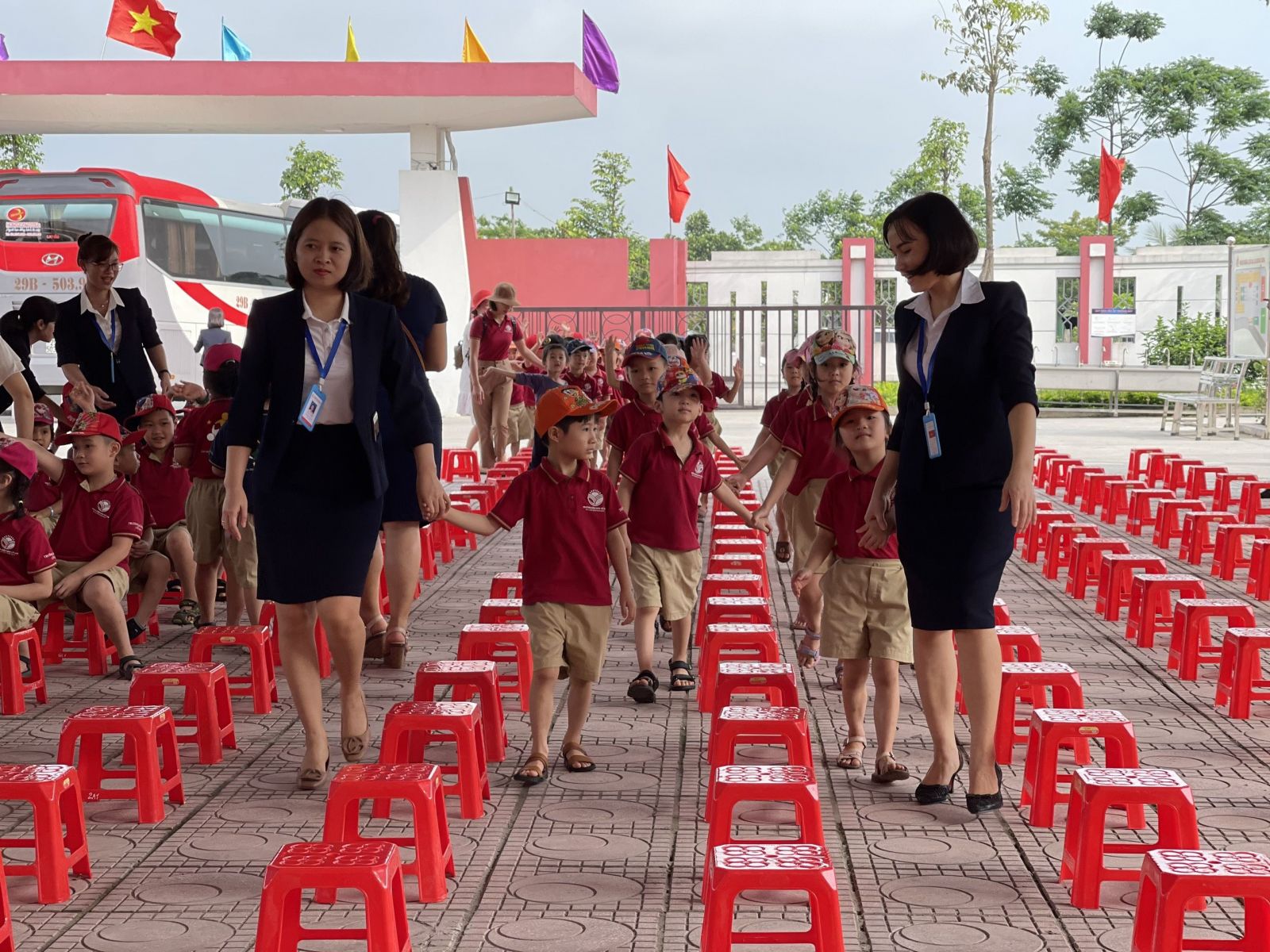 HOẠT ĐỘNG TRẢI NGHIỆM “ HÀNH TRANG CHO BÉ VÀO LỚP 1”
