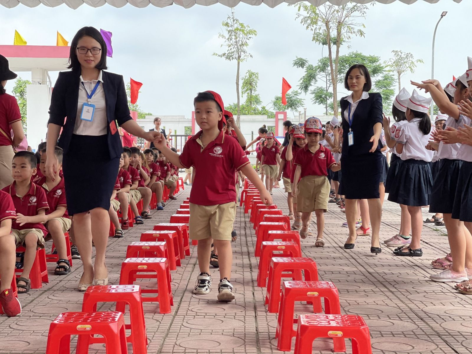 HOẠT ĐỘNG TRẢI NGHIỆM “ HÀNH TRANG CHO BÉ VÀO LỚP 1”