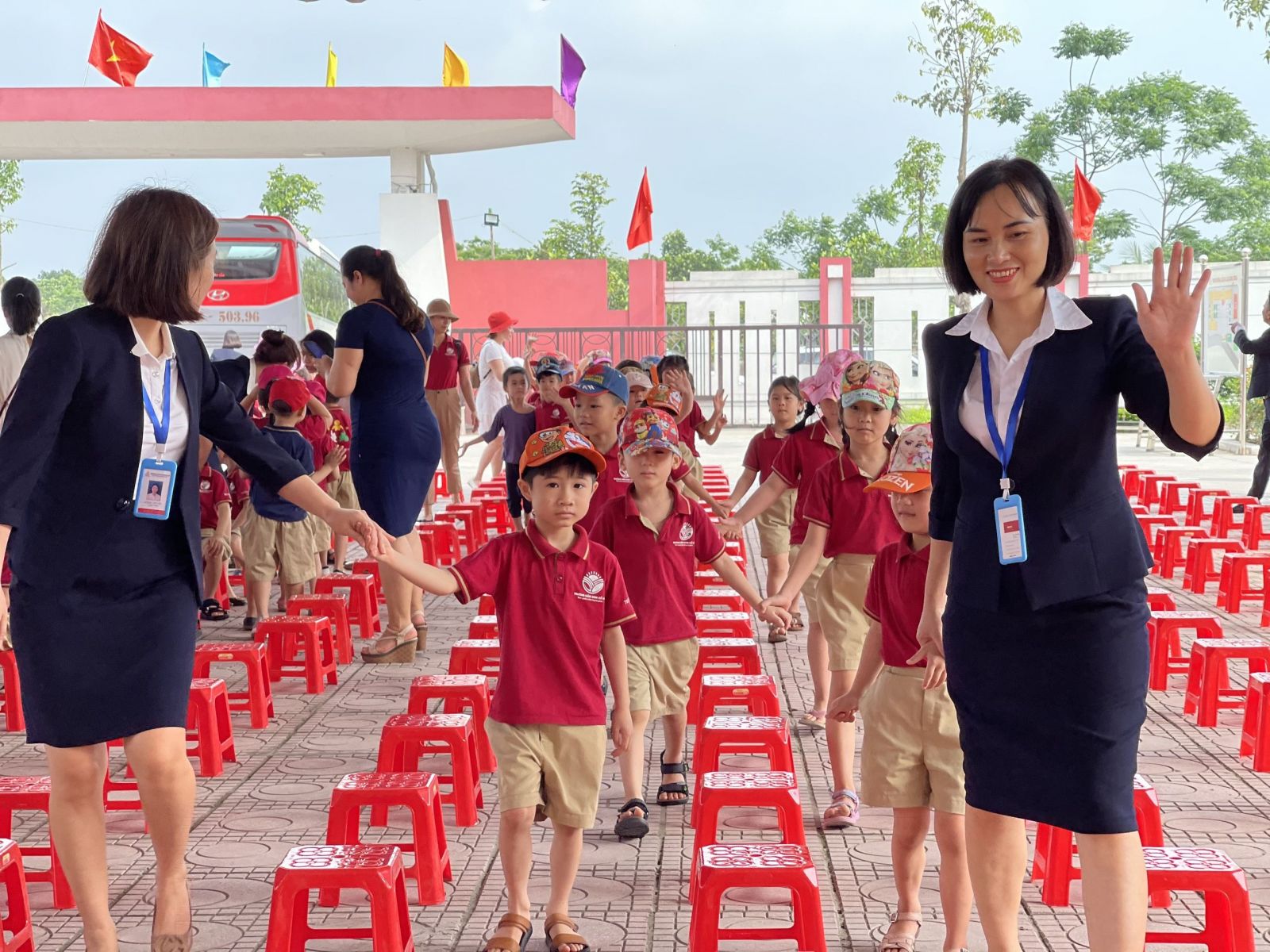 HOẠT ĐỘNG TRẢI NGHIỆM “ HÀNH TRANG CHO BÉ VÀO LỚP 1”