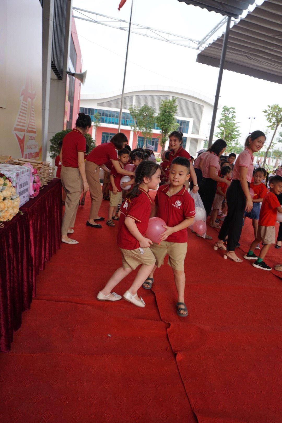 HOẠT ĐỘNG TRẢI NGHIỆM “ HÀNH TRANG CHO BÉ VÀO LỚP 1”