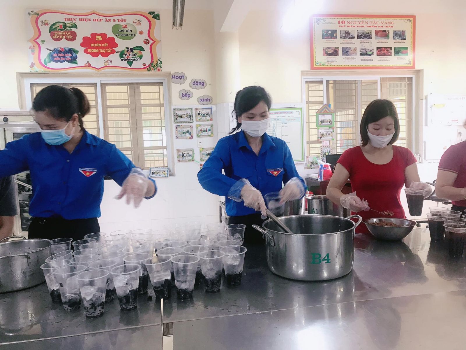 CÔ GIÁO MÙA DỊCH