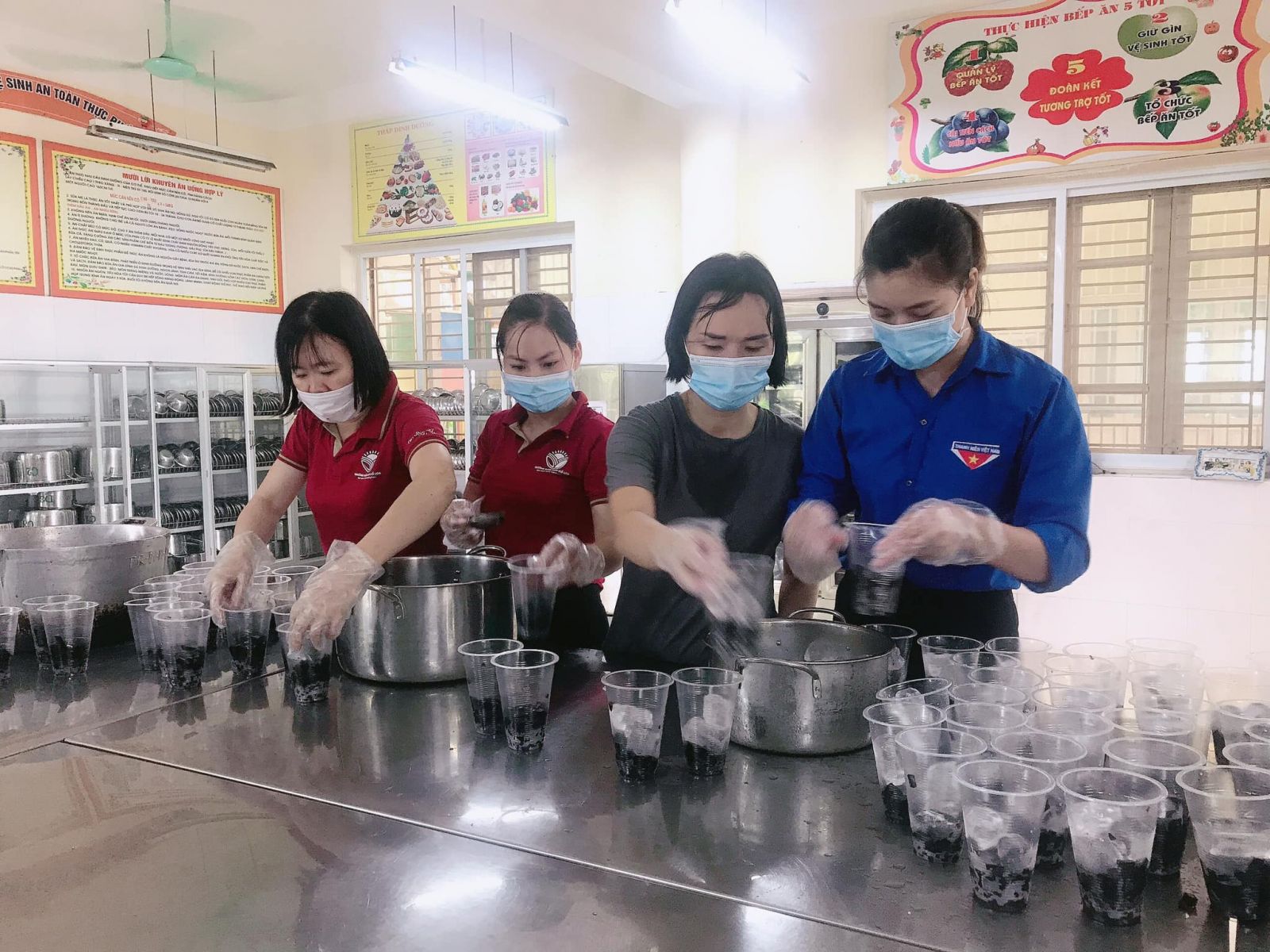 CÔ GIÁO MÙA DỊCH