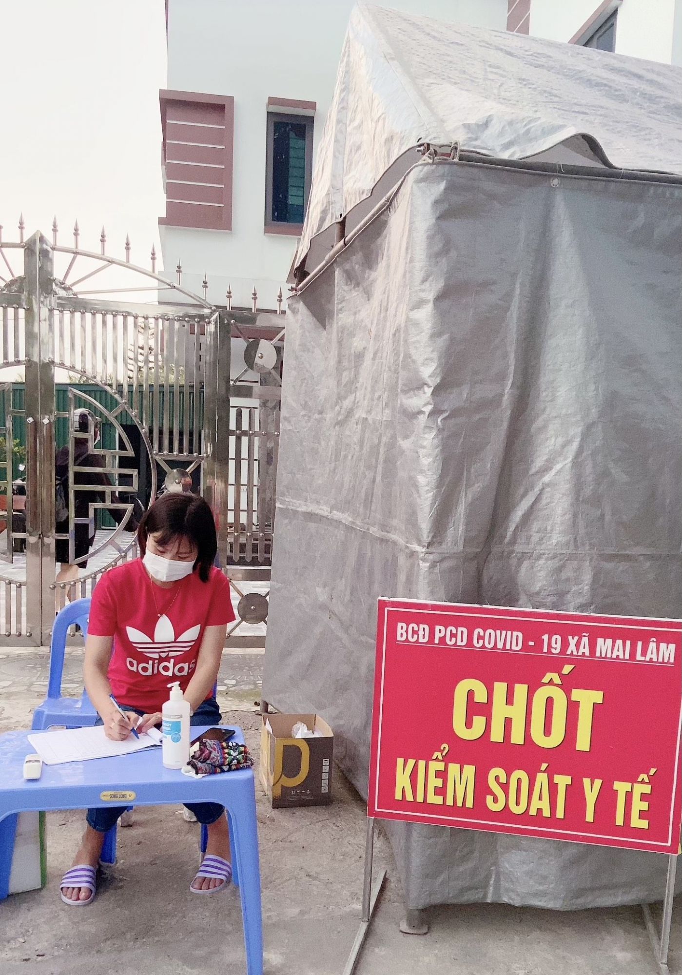 CÔ GIÁO MÙA DỊCH