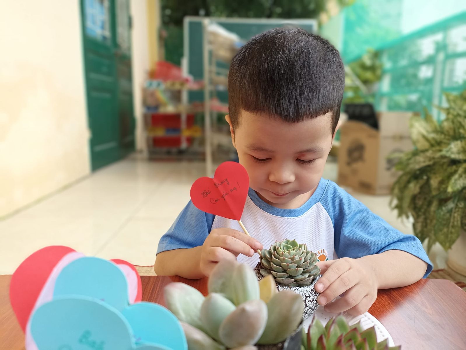 CHÀO MỪNG NGÀY PHỤ NỮ VIỆT NAM 20/10 VỚI HOẠT ĐỘNG TRẢI NGHIỆM: “MẦM CÂY YÊU THƯƠNG” TẠI TRƯỜNG MẦM NON CỔ LOA