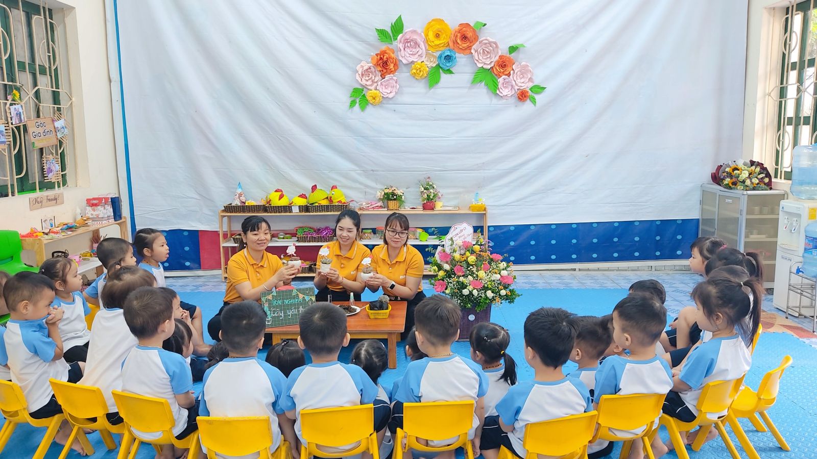CHÀO MỪNG NGÀY PHỤ NỮ VIỆT NAM 20/10 VỚI HOẠT ĐỘNG TRẢI NGHIỆM: “MẦM CÂY YÊU THƯƠNG” TẠI TRƯỜNG MẦM NON CỔ LOA