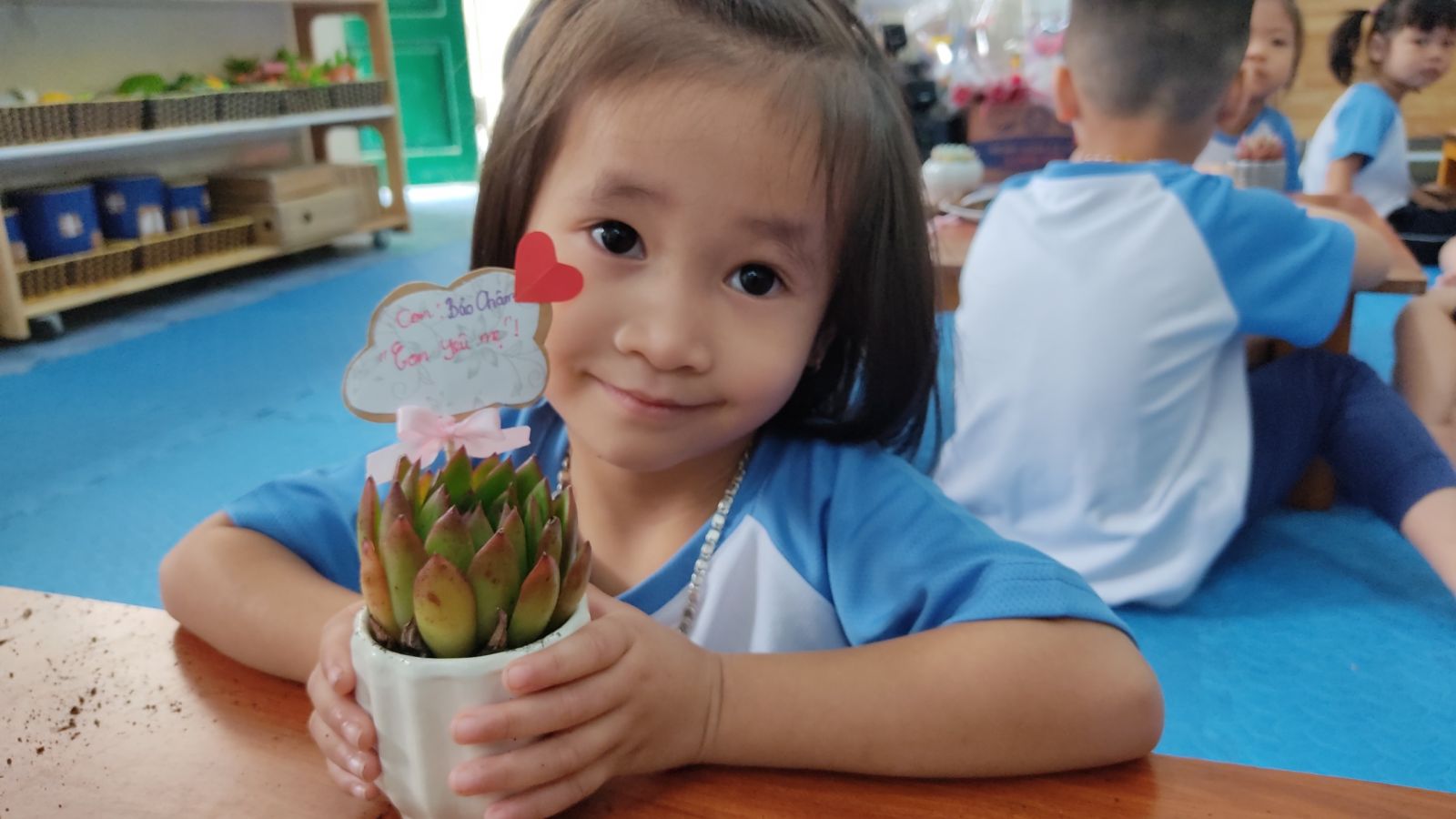 CHÀO MỪNG NGÀY PHỤ NỮ VIỆT NAM 20/10 VỚI HOẠT ĐỘNG TRẢI NGHIỆM: “MẦM CÂY YÊU THƯƠNG” TẠI TRƯỜNG MẦM NON CỔ LOA