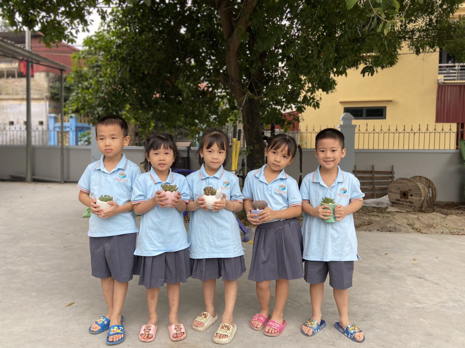 CHÀO MỪNG NGÀY PHỤ NỮ VIỆT NAM 20/10 VỚI HOẠT ĐỘNG TRẢI NGHIỆM: “MẦM CÂY YÊU THƯƠNG” TẠI TRƯỜNG MẦM NON CỔ LOA