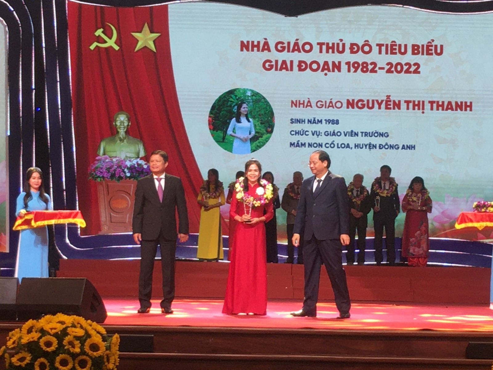 CHÚC MỪNG CÔ GIÁO NGUYỄN THỊ THANH NHÀ GIÁO TIÊU BIỂU THỦ ĐÔ GIAI ĐOẠN 1982-2022