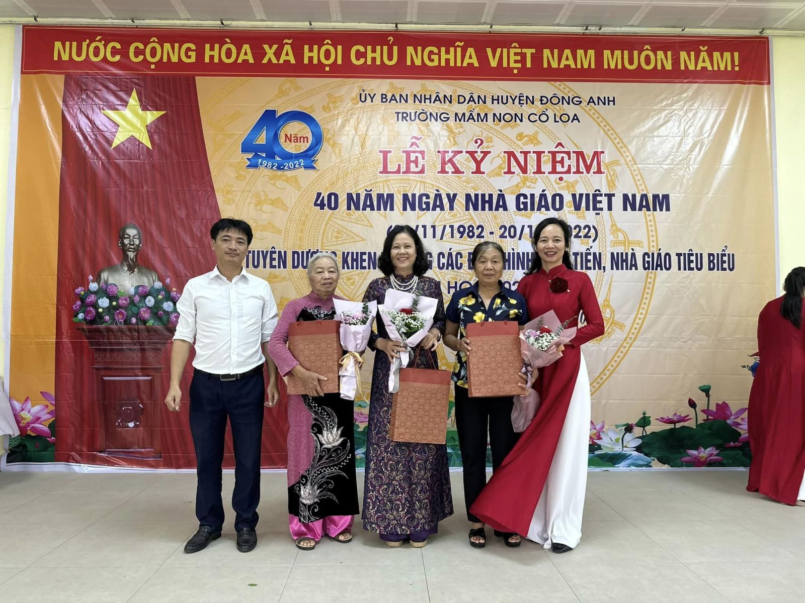 TRƯỜNG MẦM NON CỔ LOA LONG TRỌNG TỔ CHỨC: "LỄ KỶ NIỆM 40 NĂM NGÀY NHÀ GIÁO VIỆT NAM (20/11/1982 - 20/11/2022) TUYÊN DƯƠNG KHEN THƯỞNG CÁC ĐIỂN HÌNH TIÊN TIẾN, NHÀ GIÁO TIÊU BIỂU NĂM HỌC 2021 - 2022