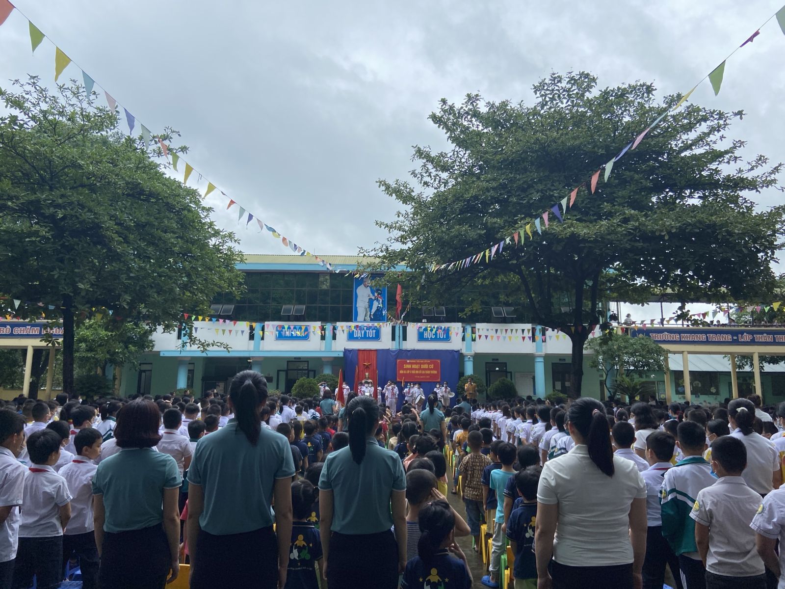 HOẠT ĐỘNG TRẢI NGHIỆM “ SINH HOẠT DƯỚI CỜ” CÙNG CÁC ANH, CHỊ TRƯỜNG TIỂU HỌC CỔ LOA CỦA CÁC BÉ KHỐI MGL (5-6) TRƯỜNG MẦM NON CỔ LOA