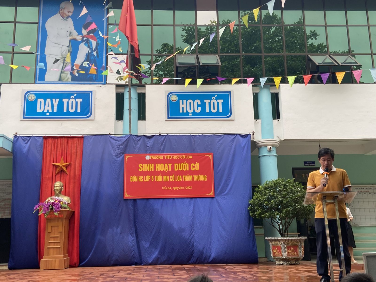 HOẠT ĐỘNG TRẢI NGHIỆM “ SINH HOẠT DƯỚI CỜ” CÙNG CÁC ANH, CHỊ TRƯỜNG TIỂU HỌC CỔ LOA CỦA CÁC BÉ KHỐI MGL (5-6) TRƯỜNG MẦM NON CỔ LOA