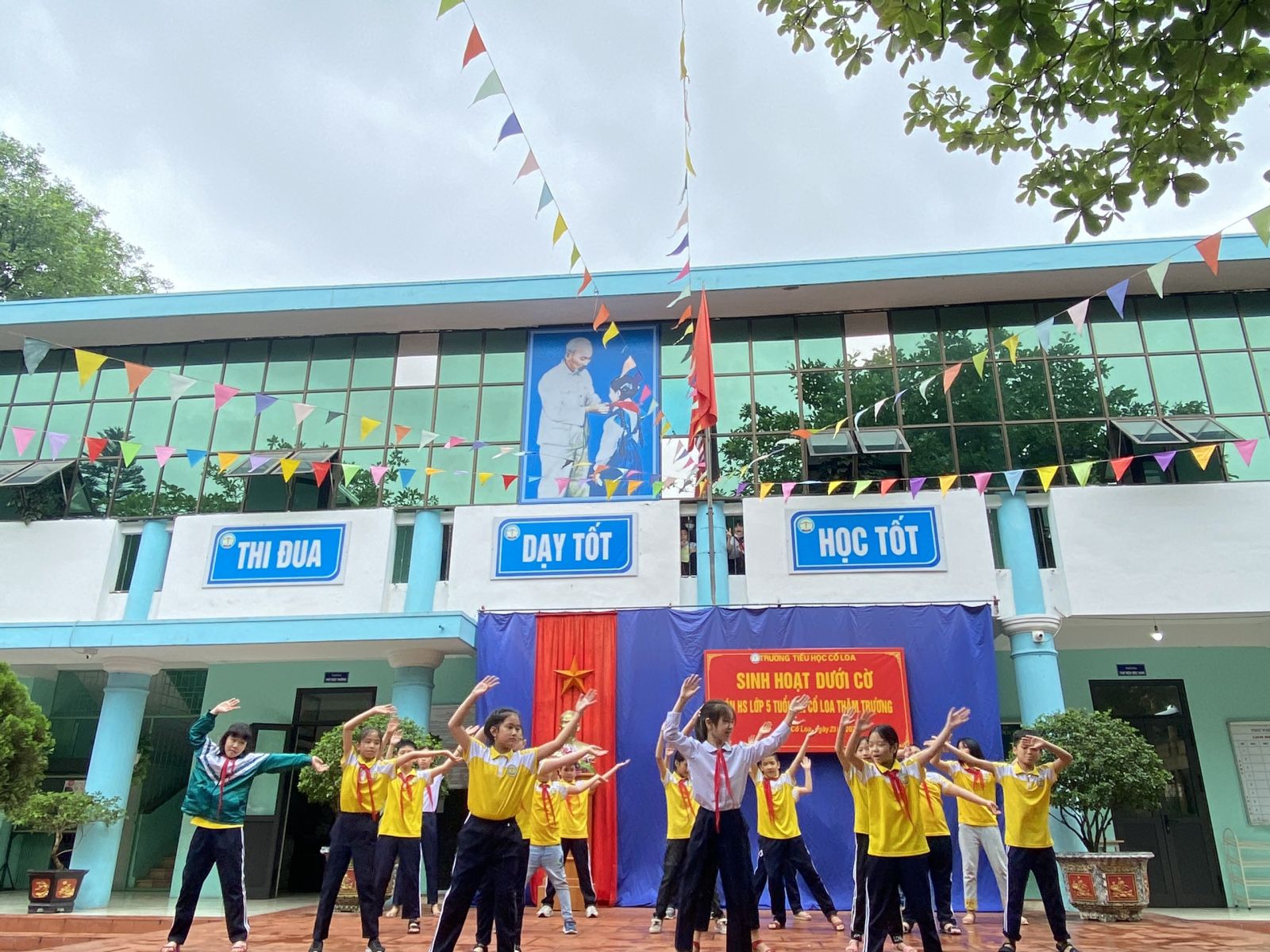 HOẠT ĐỘNG TRẢI NGHIỆM “ SINH HOẠT DƯỚI CỜ” CÙNG CÁC ANH, CHỊ TRƯỜNG TIỂU HỌC CỔ LOA CỦA CÁC BÉ KHỐI MGL (5-6) TRƯỜNG MẦM NON CỔ LOA