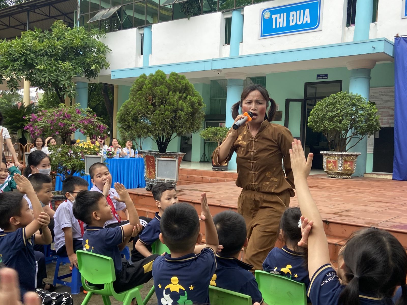 HOẠT ĐỘNG TRẢI NGHIỆM “ SINH HOẠT DƯỚI CỜ” CÙNG CÁC ANH, CHỊ TRƯỜNG TIỂU HỌC CỔ LOA CỦA CÁC BÉ KHỐI MGL (5-6) TRƯỜNG MẦM NON CỔ LOA