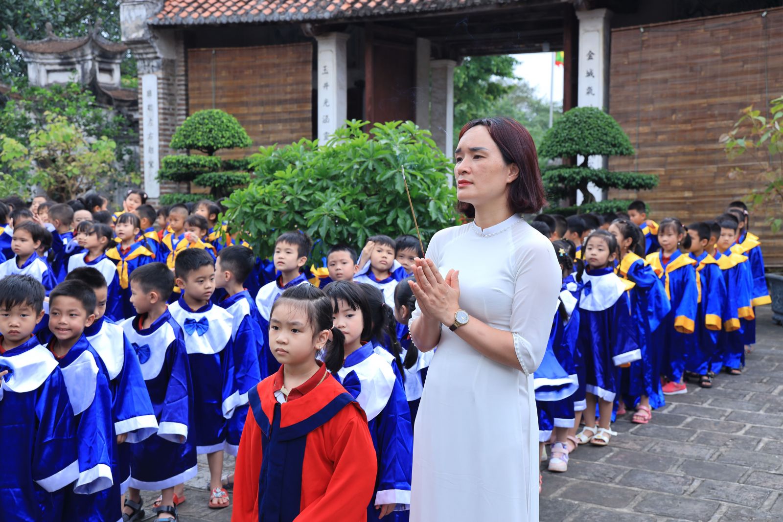 LẾ DÂNG HƯƠNG CỦA CÁC CON HỌC SINH KHỐI MẪU GIÁO LỚN (5-6 TUỔI) - TRƯỜNG MẦM NON CỔ LOA - TẠI KHU DI TÍCH LỊCH SỬ ĐỀN CỔ LOA