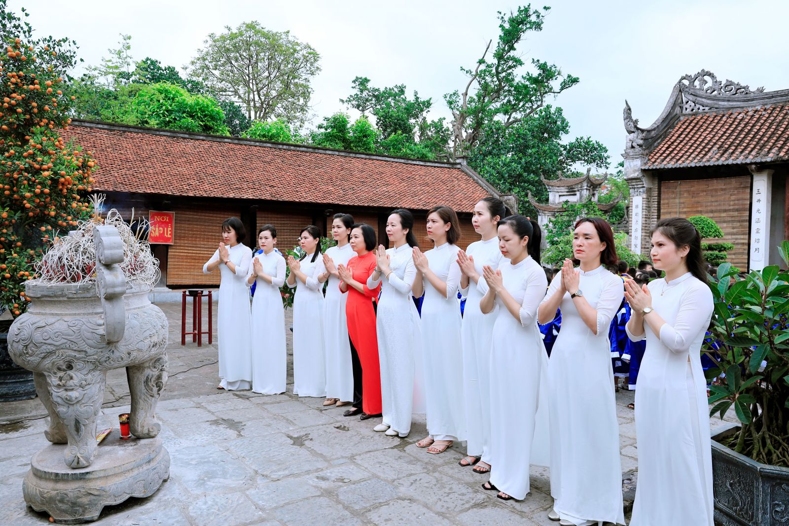 LẾ DÂNG HƯƠNG CỦA CÁC CON HỌC SINH KHỐI MẪU GIÁO LỚN (5-6 TUỔI) - TRƯỜNG MẦM NON CỔ LOA - TẠI KHU DI TÍCH LỊCH SỬ ĐỀN CỔ LOA