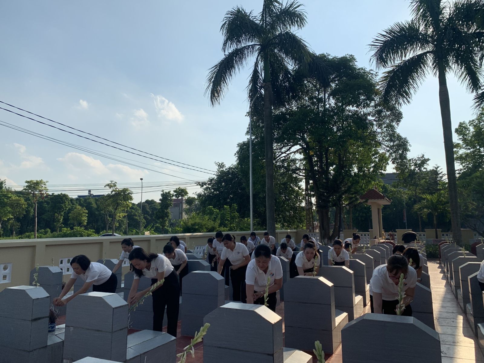 UỐNG NƯỚC NHỚ NGUỒN - KỶ NIỆM 75 NĂM NGÀY THƯƠNG BINH LIỆT SĨ