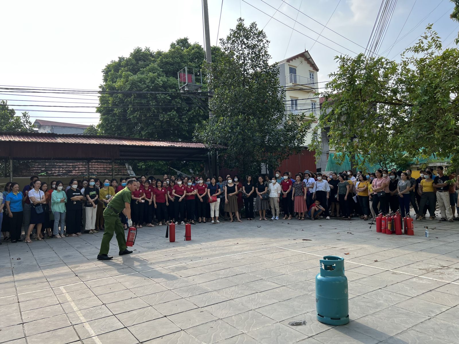 TRƯỜNG MẦM NON CỔ LOA THAM GIA HUẤN LUYỆN, BỒI DƯỠNG KIẾN THỨC VỀ  PHÒNG CHÁY CHỮA CHÁY, CỨU NẠN CỨU HỘ CÙNG KHỐI GIÁO DỤC XÃ CỔ LOA .