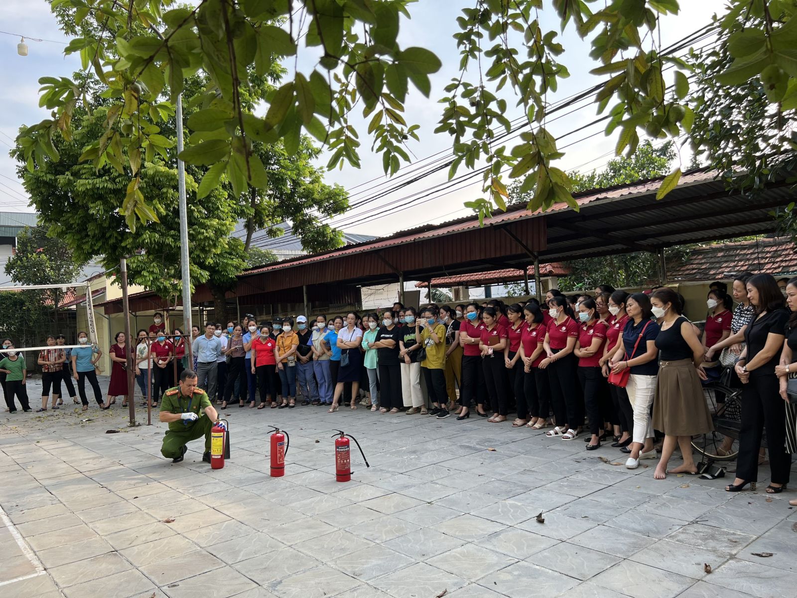 TRƯỜNG MẦM NON CỔ LOA THAM GIA HUẤN LUYỆN, BỒI DƯỠNG KIẾN THỨC VỀ  PHÒNG CHÁY CHỮA CHÁY, CỨU NẠN CỨU HỘ CÙNG KHỐI GIÁO DỤC XÃ CỔ LOA .