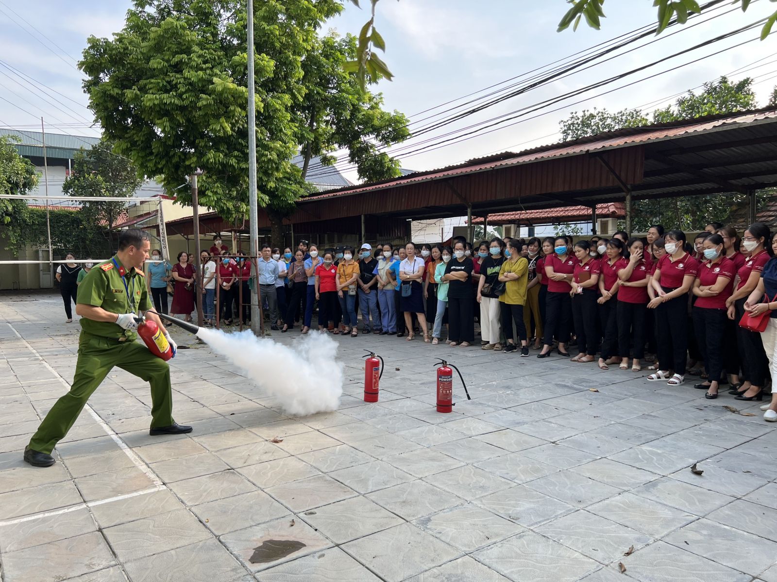 TRƯỜNG MẦM NON CỔ LOA THAM GIA HUẤN LUYỆN, BỒI DƯỠNG KIẾN THỨC VỀ  PHÒNG CHÁY CHỮA CHÁY, CỨU NẠN CỨU HỘ CÙNG KHỐI GIÁO DỤC XÃ CỔ LOA .